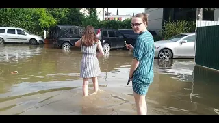 у нас в городе Гагра стоит вода...