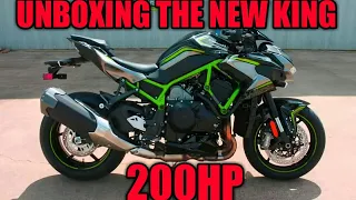 Unboxing the new 2020 Kawasaki ZH2