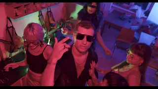 Luigi Bass - Homeparty feat. Ivo der Bandit (Official Video)