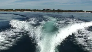 1988 Bayliner 2556 Command Bridge gliding with OMC 5.7 Cobra speed test 32 knots