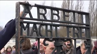 Portal do ex-campo de concentração nazista de Dachau é devolvido