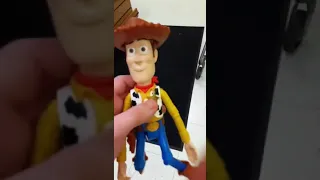 Woody bailando en el supermercado