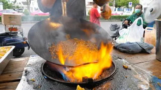 Amazing Wok Skills !! Cooking Spicy Pad Thai with Extreme Powerful Fire - Thailand Street Food