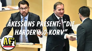 Jimmie Åkessons present till Stefan Löfven: "Die harder 6.0-korv"