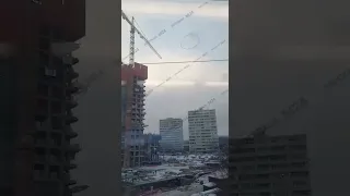 Очевидцы засняли загадочное серое кольцо в небе над Москвой