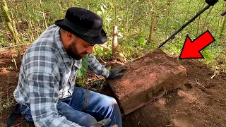 Homem encontra mala com muito dinheiro, ouro e joias dentro [ Jack Charles ]