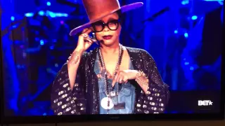 Erykah Badu on the phone with Iggy soul train awards!