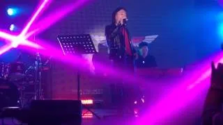 Arnel Pineda: Bed of Roses