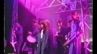 Kate Bush: Running Up That Hill (Top Of The Pops)