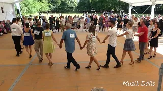 Danse bretonne : Finale Dardoup à Menez Meur 2022 : tamm kreiz (bal) chanté par An Hejer/Verveur