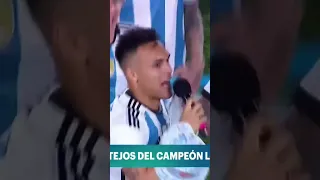 Lautaro Martinez se pasa y canta "El que no salta murió en Madrid" y todos se dan cuenta tarde🤣