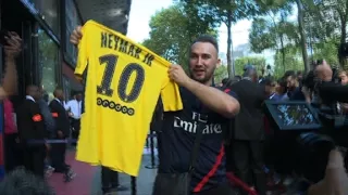 Football: Neymar shirts go on sale at PSG megastore