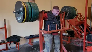 Strongman Ivan Kaciga 732,5 kg.