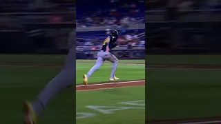 Christian Yelich Steals Home 🔥 #shorts