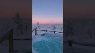 a jacuzzi in the middle of the snow 😍