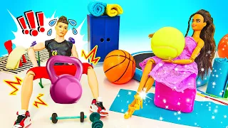 Andiamo in palestra? Situazioni divertenti con Barbie e Ken. Video con le bambole Barbie