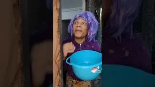 TROLLANDO A VIZINHA/JOGANDO AGUA NA CARA DELA (DEU ERRADO 😂😂😂)