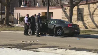 Police: Lyft driver shot by passenger during attempted carjacking in West Garfield Park