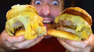 HUGE GERMAN CHRISTMAS CHEESE BURGER ! * ASMR MUKBANG NO TALKING * NOMNOMSAMMIEBOY