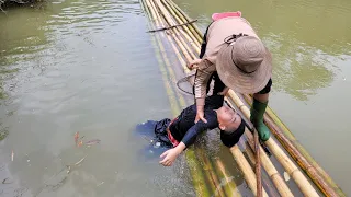 The boy unfortunately fell into the stream - luckily the farmer saved his life || Triệu Phú Poor Boy