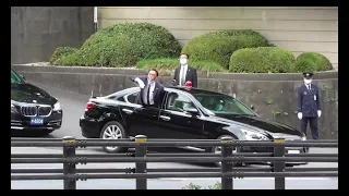 SP　箱乗り！　　副大統領に次くアメリカ№３！　アメリカペロシ下院議長車列