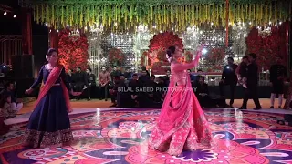 Maya Ali dancing on Rangilo Maro Dholna  her brother's shendi (full video)