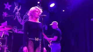 Amyl and the Sniffers - Knifey, Live at the Waiting Room Lounge, Omaha, NE (10/18/2023)