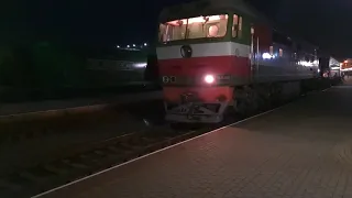 ТЭП70-0435 после оборота по станции Лида сцепляется с пассажирским поездом №610Б Гродно-Гомель.