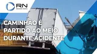 Caminhão é partido ao meio durante acidente com trem