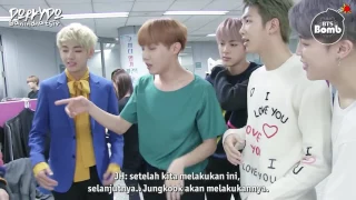 [INDO SUB] [BANGTAN BOMB] BTS checking out the interview script after camera rehearsal @ Ingigayo