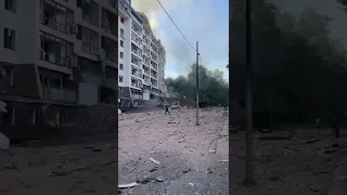 Ракета попала в жилой дом в Киеве. Утро 26 июня.