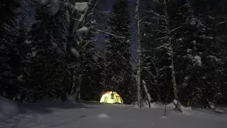 Вчетвером в палатке с печкой зимой в тайге. Музыкальная версия видео