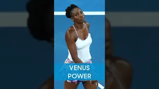 Venus SMASHES cross-court winner past Serena! 💪