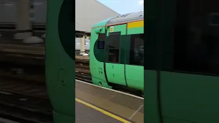 Train Class 377 Electrostar Southern arriving to Gatwich airport station #trainshorts #short #shorts