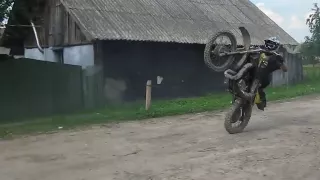 CZ  250/513 MOTOCROSS BIKE WHEELIE