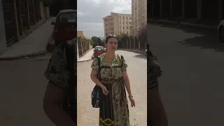 Lynda ouatah parle de l'interdiction du port de la robe kabyle à l'enceinte du lycée à Béjaïa
