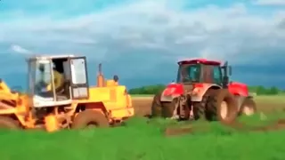 NEW ТРАКТОРЫ ПО БЕЗДОРОЖЬЮ РОССИИ ПО ГРЯЗИ И СНЕГУ Tractor stuck in mud compilation