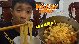 Ngáo TV / Lên Nhà Tiểu Hùng Làm Mì Cay Ăn Trong Mưa