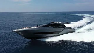 Luxury Yacht - Riva 88' Folgore - Combines ingenious - Ferretti Group