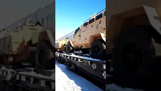 Поезд с техникой захваченной у террористов в Сирии.