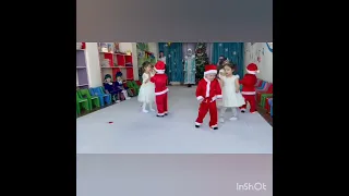 Жаңа жыл екінші кіші топ Аяз ата мен Ақшақар биі🌲🎅👸.    Танец 💃 💃 💃 Дедмороз и Снегурочка 🌲🌲🌲🌲🌲