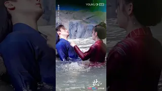 Sweet! Neo Hou and Zhou Ye play in the cold spring💓 #BackFromTheBrink #护心 #侯明昊 #周也 #cdrama #shorts