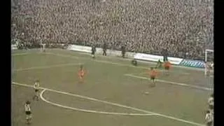 SUNDERLAND 2 LUTON 0 FA CUP 6TH RND 1973