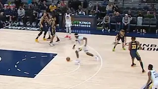 Kevon Looney with a Harden-esque splitting two defenders dribble move 💀