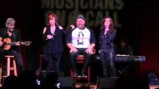 Reba McEntire & Martina McBride Perform "Does He Love You?"