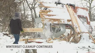 Snow didn't stop some from picking up after Winterset EF-4 tornado