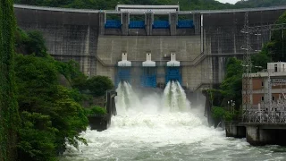 [HD] The discharge of Amagase dam in Uji Kyoto,JAPAN ／ 大雨により放流中 　天ヶ瀬ダム