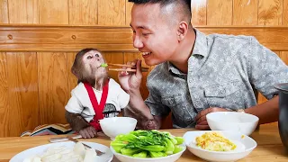 Most touching story! Cutis helps dad cook a simple but loving meal