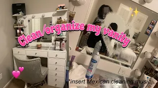 Clean and organize my vanity with me 💕 #declutter #cleaning #organizing #declutter #makeup
