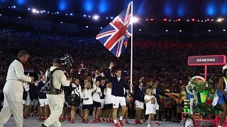 Rio 2016: Andy Murray leads Team GB out in opening ceremony